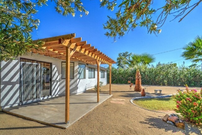 Building Photo - 3022 N 34th Pl