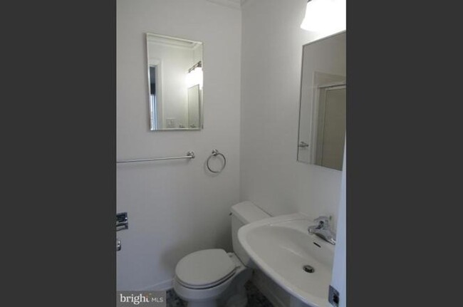 Building Photo - NEWLY AVAILABLE - RENOVATED 3 BR UNIT IN T...