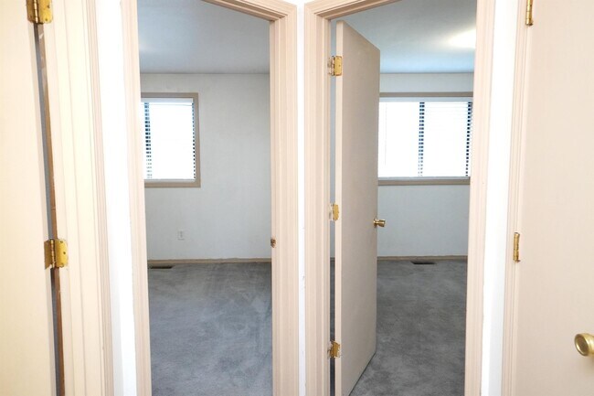 Building Photo - 11965 W Gunsmoke Dr