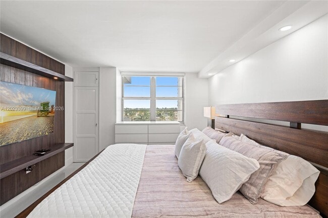 Building Photo - 5701 Collins Ave