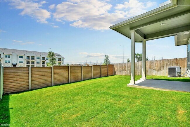 Building Photo - 121 Fairfax Ave