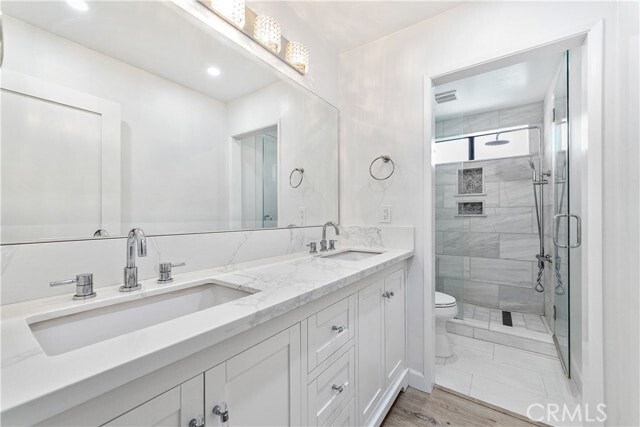 Building Photo - 15215 Magnolia Blvd