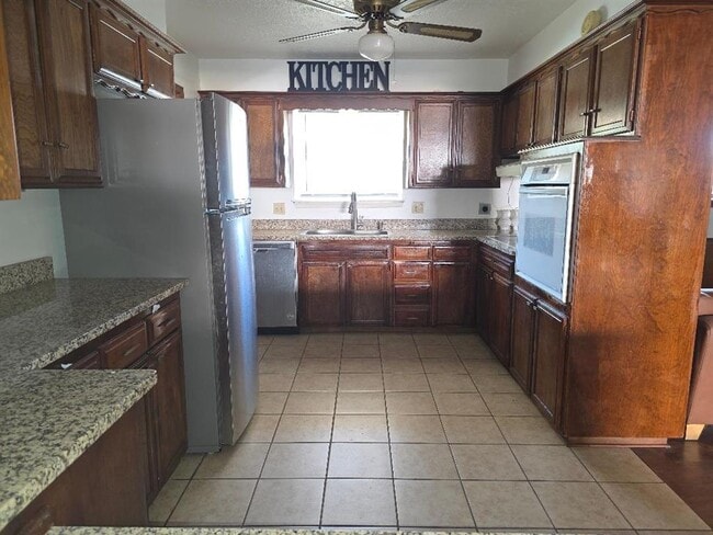 Building Photo - 5800 Kingston Rd