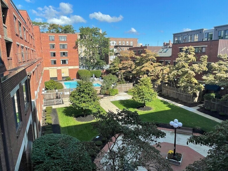 Building Photo - 85 Brainerd Rd