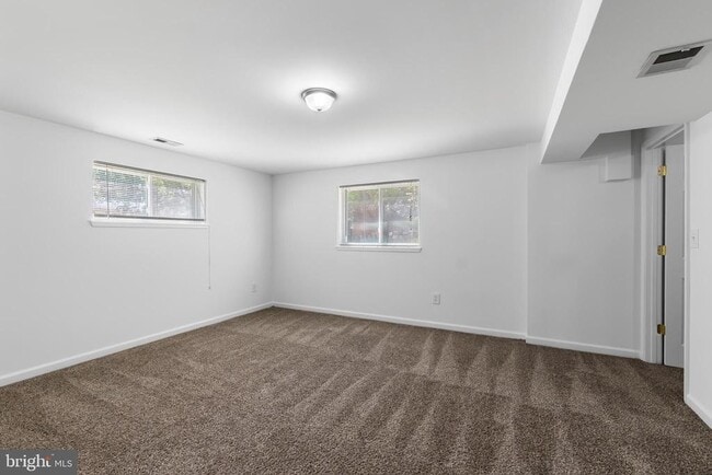 Building Photo - 10422 Floral Dr