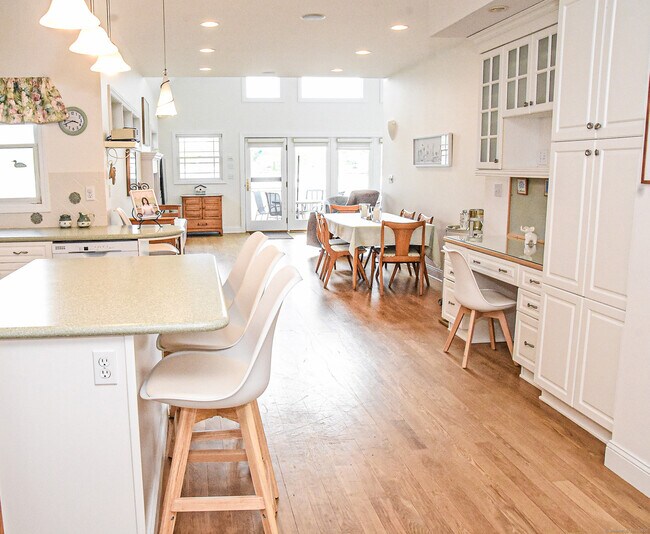 Building Photo - 12 Westover Ln