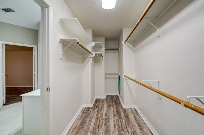 Building Photo - 3719 Wild Oak Dr