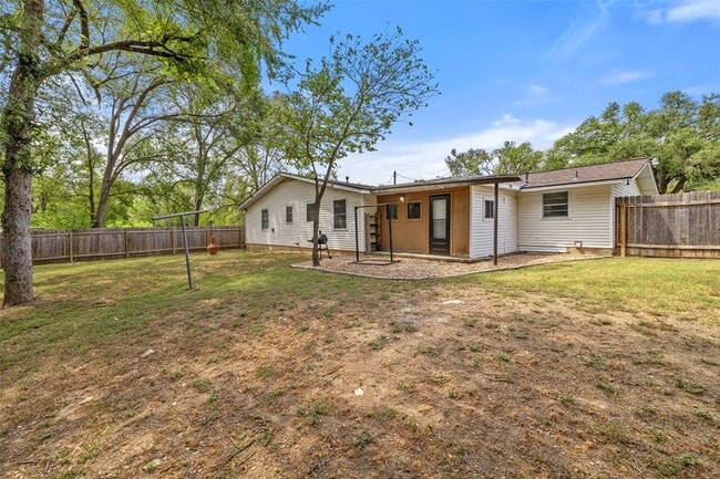 Building Photo - 1803 Victoria Dr