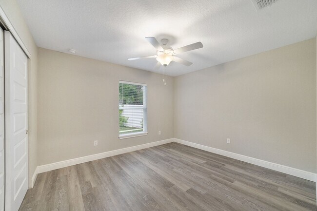 Building Photo - 10 Redwood Trace Ln