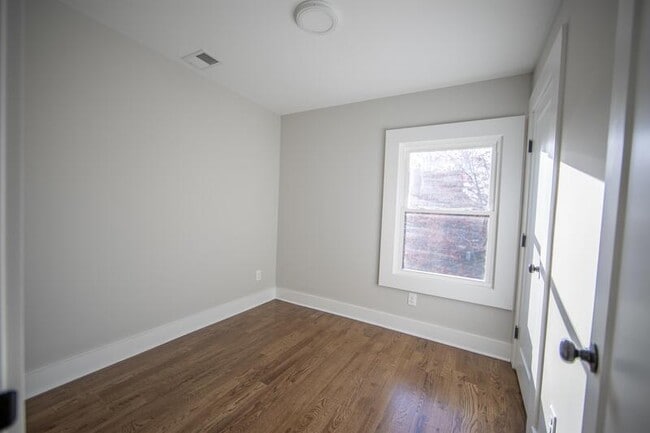 Building Photo - 141 6th St