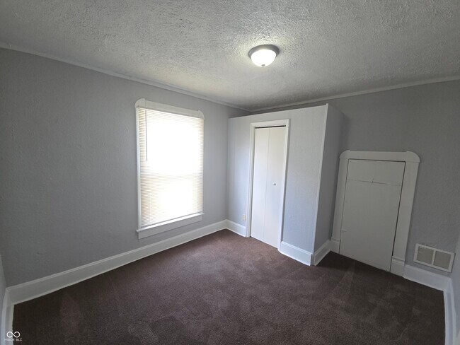 Building Photo - 518 W 28th St