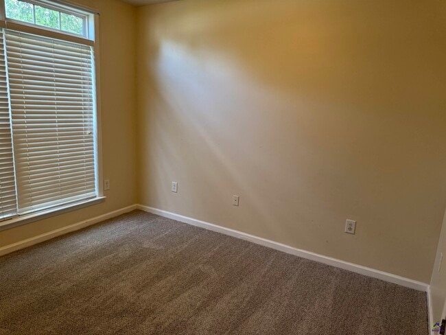 Building Photo - 109 Candy Ln