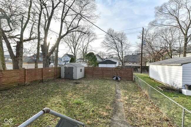 Building Photo - 3458 N Kenwood Ave