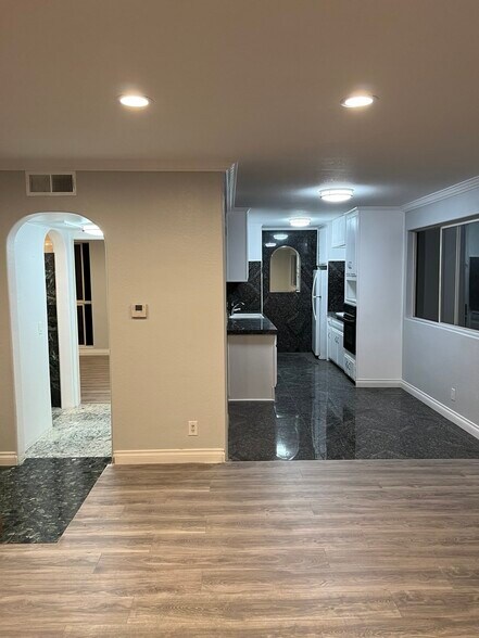 Building Photo - 6160 Whitsett Ave