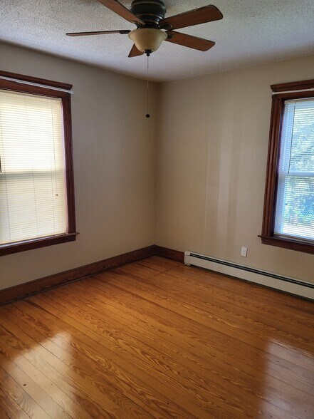 Bedroom1 - 15 Cliff St