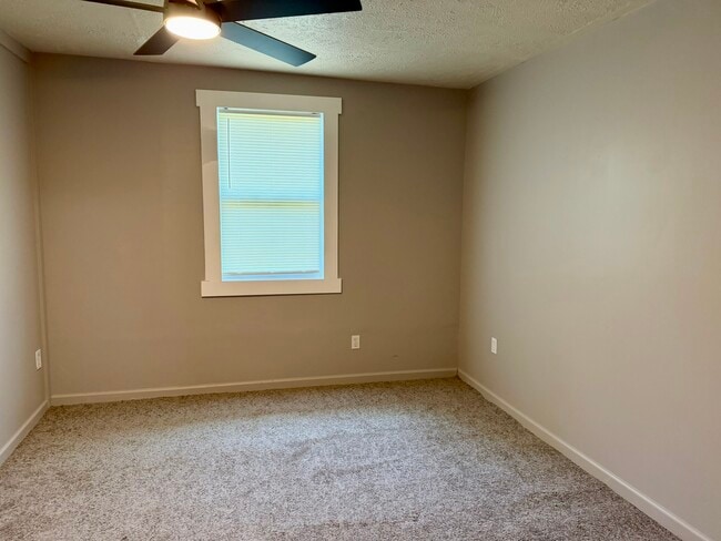 Building Photo - 724 Searcy Ave