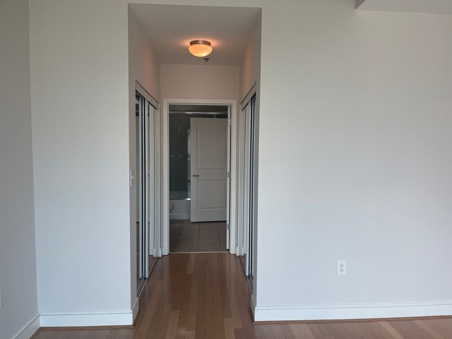 Building Photo - Gorgeous Condo @ Midtown Plaza 1B/1B In Am...