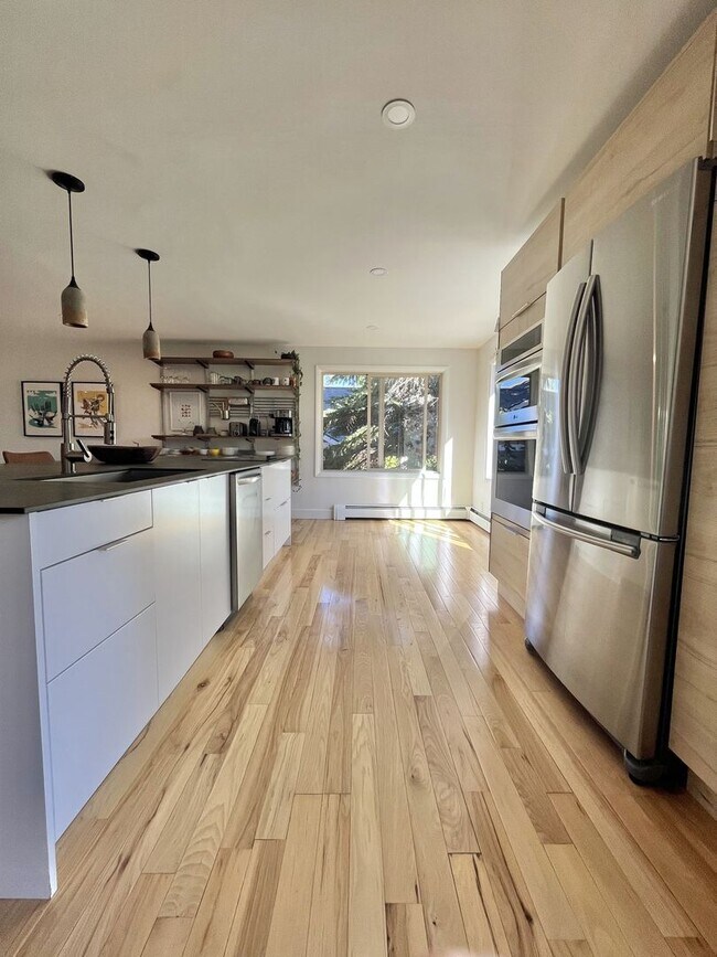 Building Photo - Fully Furnished Home for Lease Near Hospit...