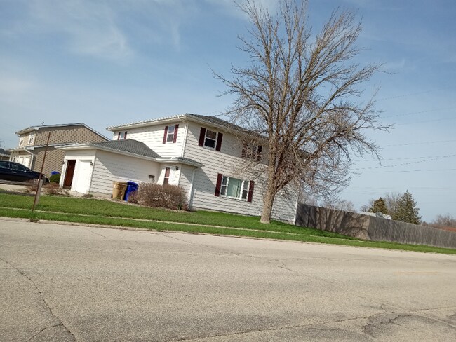 Building Photo - 3417 28th Ave