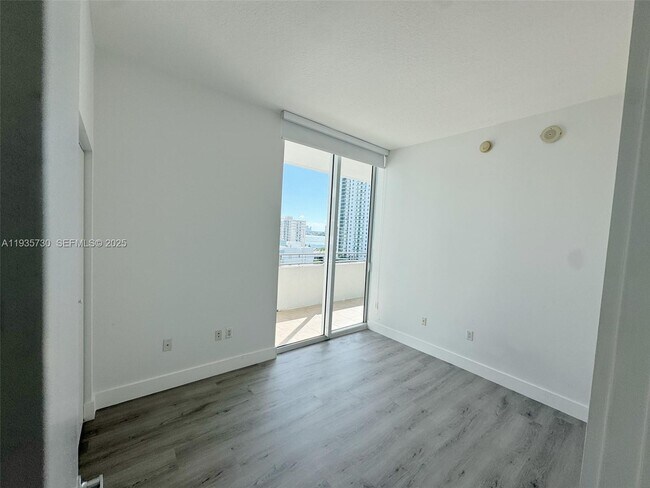 Building Photo - 350 NE 24th St