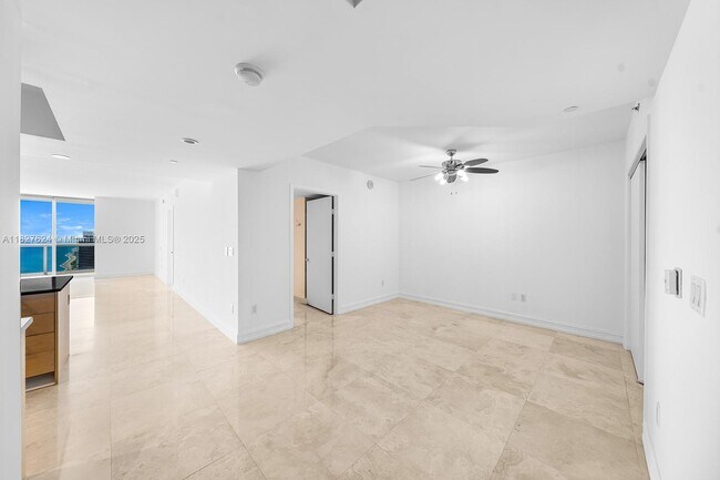 Building Photo - 1830 S Ocean Dr