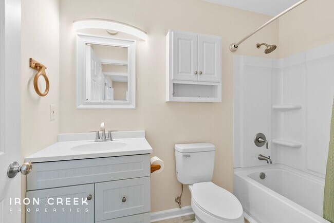 Building Photo - 9 Dundee St