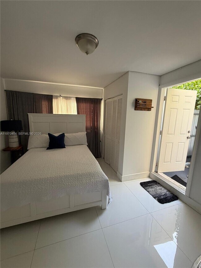 Building Photo - 45 SW 28th Rd