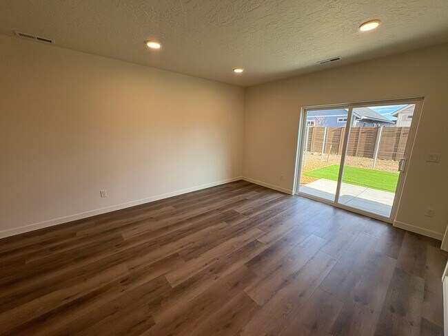 Building Photo - Brand New Stunning 3 Bed/2.5 Bath Townhouse-Old Farm District