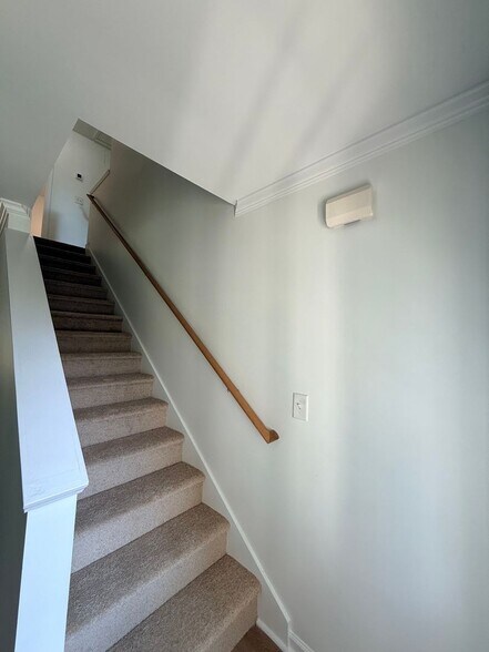 Building Photo - 5828 Bradshaw Ct