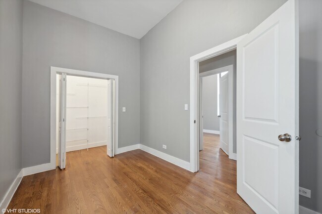 Building Photo - 3659 W Shakespeare Ave