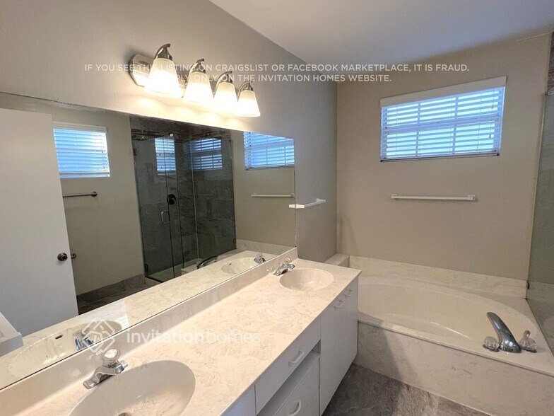 Building Photo - 117 NW 117th Ter