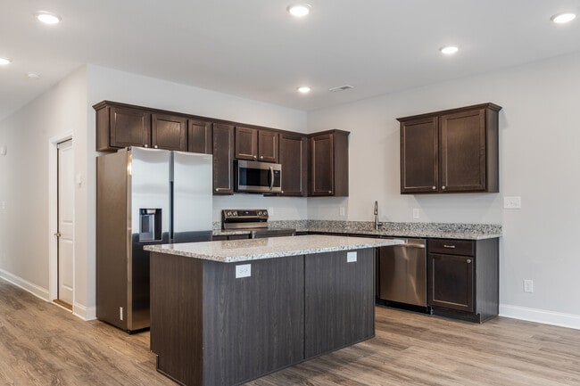Building Photo - 7429 Thomas Ln