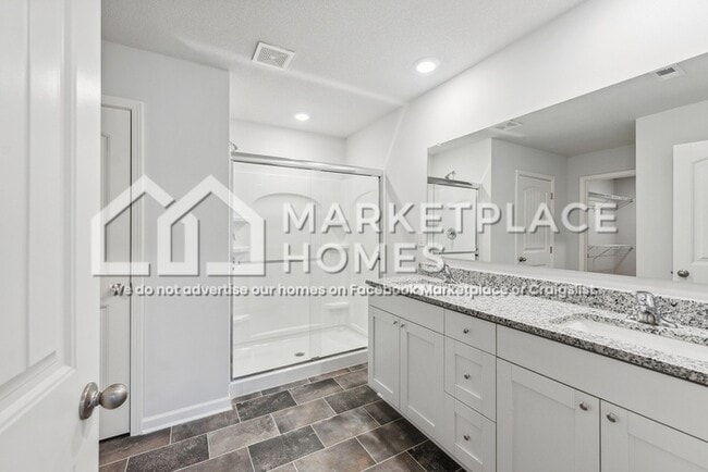 Building Photo - 5331 Greenwood Rd