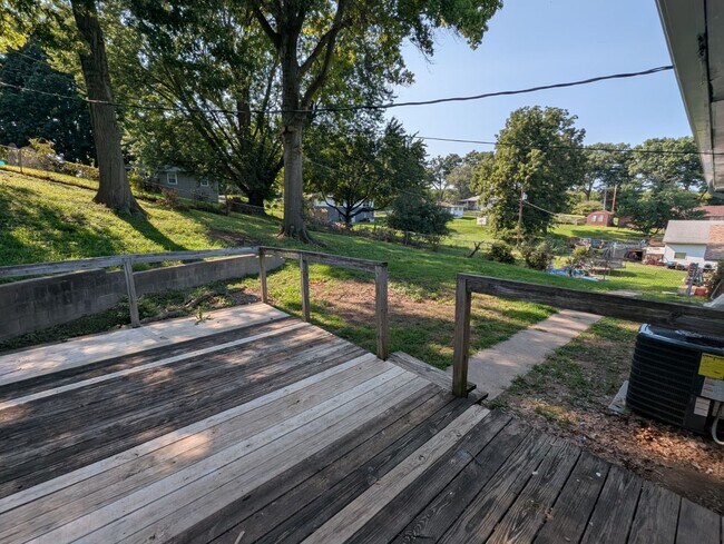 Building Photo - 5412 Anah St