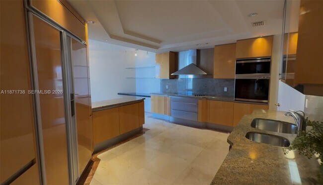 Building Photo - 2600 Island Blvd