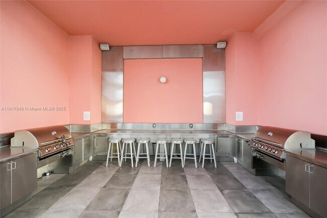 Building Photo - 2000 Metropica Wy