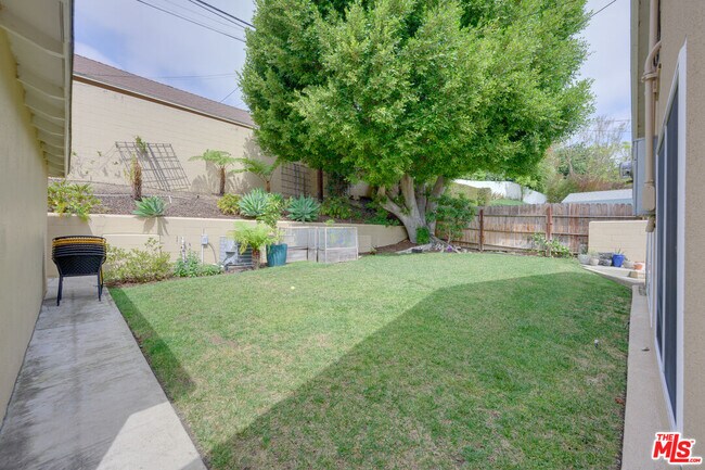 Building Photo - 2241 S Beverly Dr
