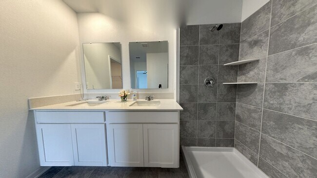 Building Photo - 1240 Tyler Lp
