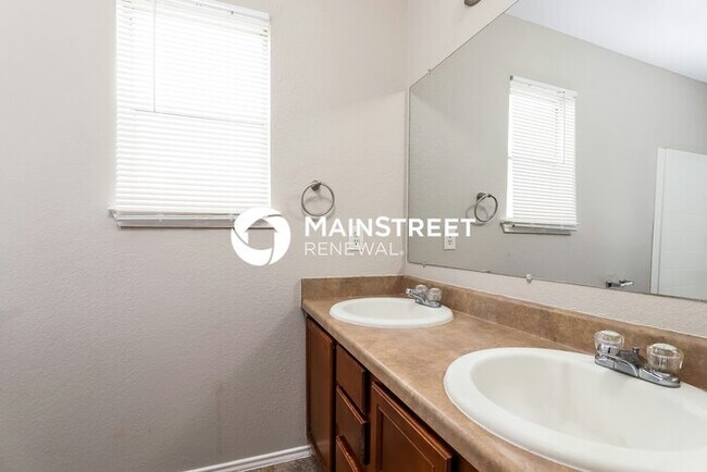 Building Photo - 3 Bedroom Pet-Friendly Home in San Antonio, TX with Main Street Renewal