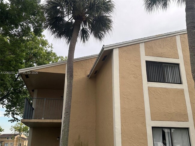 Building Photo - 9491 Palm Cir S