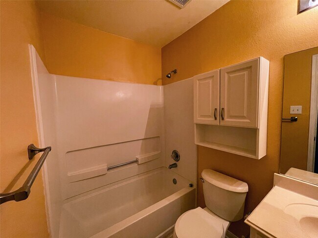 Building Photo - 15303 Kellerwood Dr