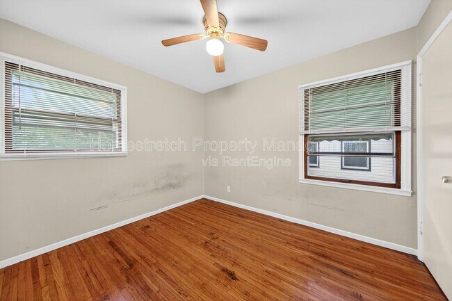 Building Photo - 10409 Renfrew Dr
