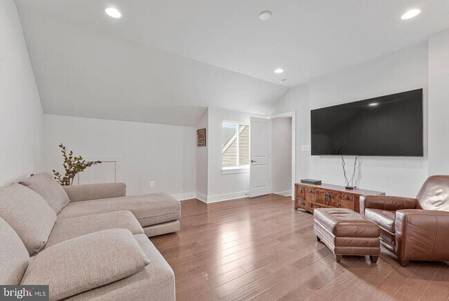 Building Photo - 14803 Retreat Blvd