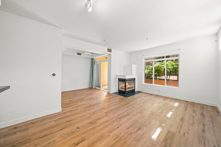 Building Photo - 2400 5Th Ave