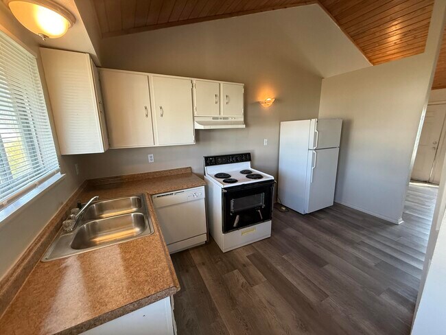 Building Photo - 7401 N Moberly Dr
