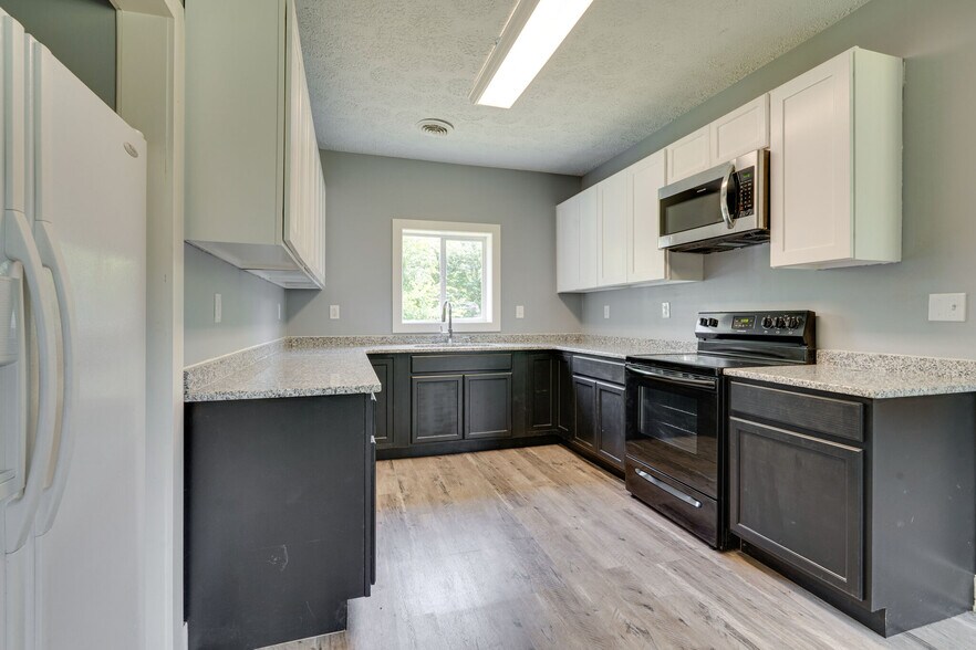 Building Photo - 279 Stones River Rd