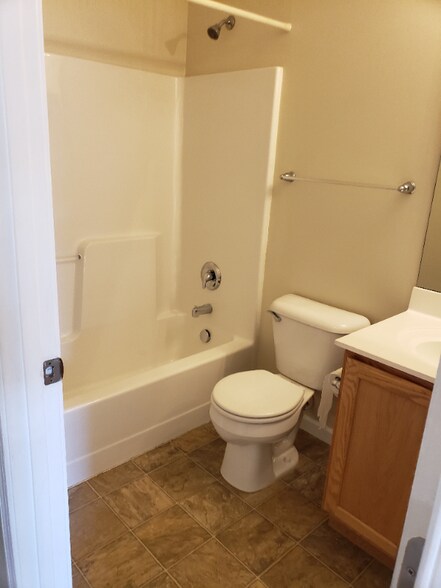 Building Photo - 102 Yellowstone Ct
