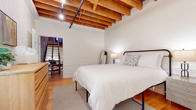 Building Photo - 19 Stanhope St