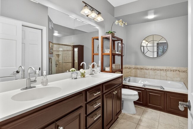 Building Photo - 5250 Grandview Square