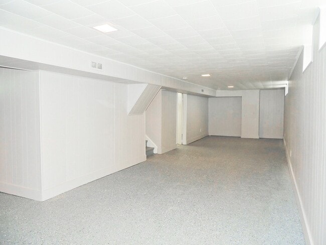 Building Photo - Enchanting 3 Bed - 1 Bath Ranch for Rent i...